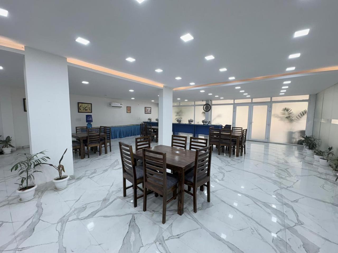 Pacific Inn Eco Central Gurgaon Eksteriør bilde