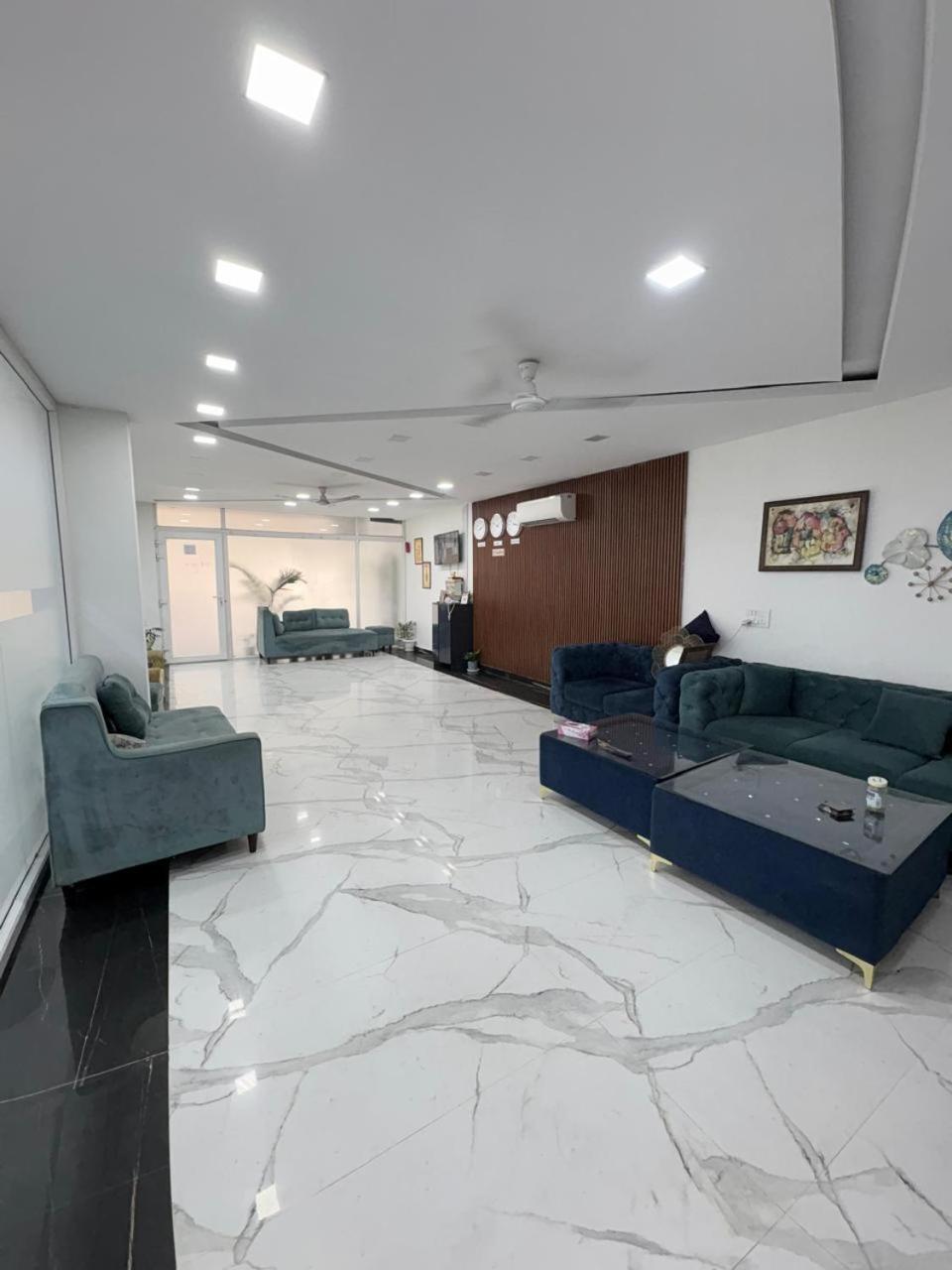 Pacific Inn Eco Central Gurgaon Eksteriør bilde