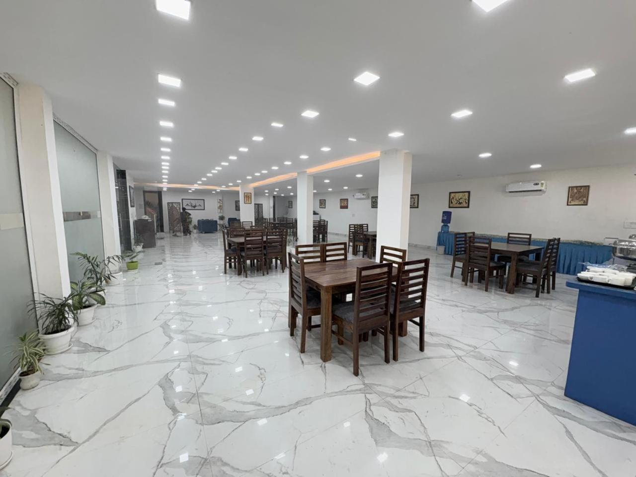 Pacific Inn Eco Central Gurgaon Eksteriør bilde