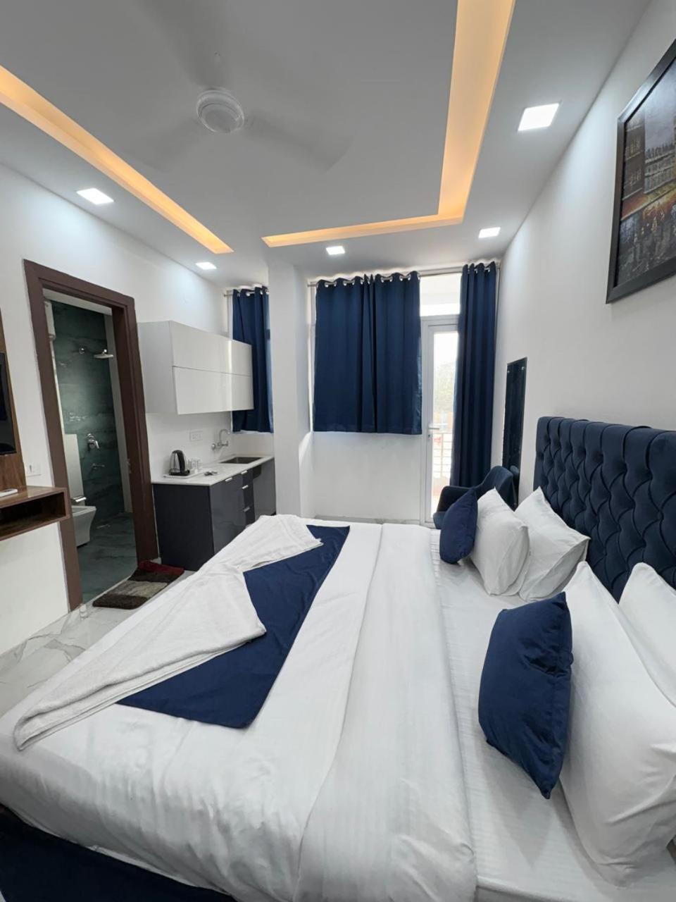 Pacific Inn Eco Central Gurgaon Eksteriør bilde