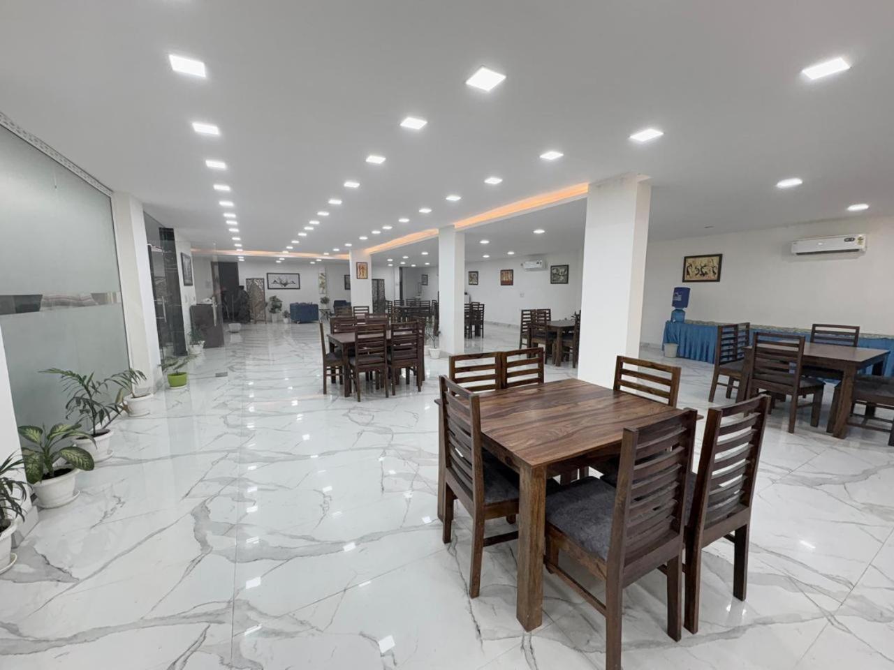 Pacific Inn Eco Central Gurgaon Eksteriør bilde