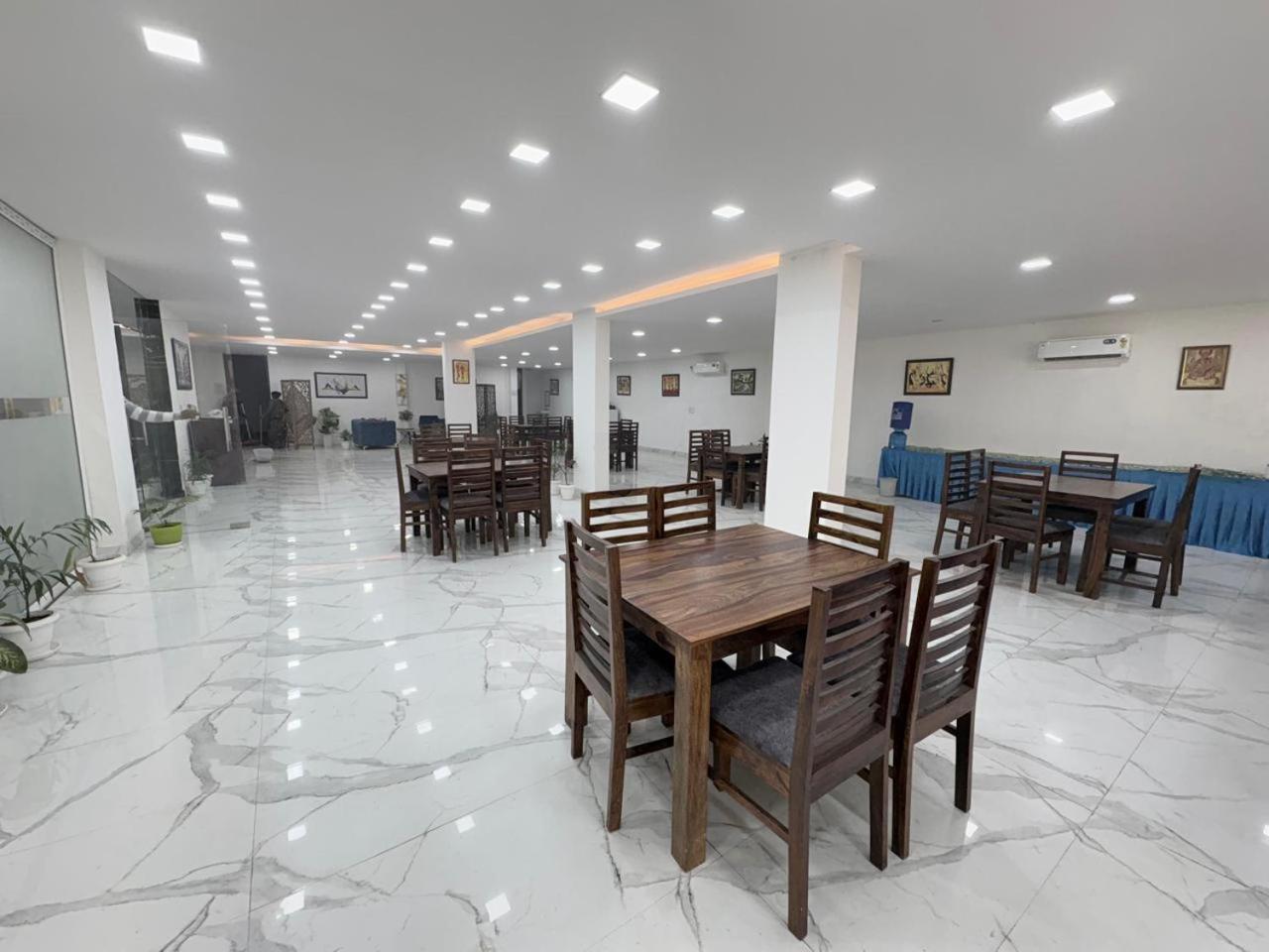 Pacific Inn Eco Central Gurgaon Eksteriør bilde