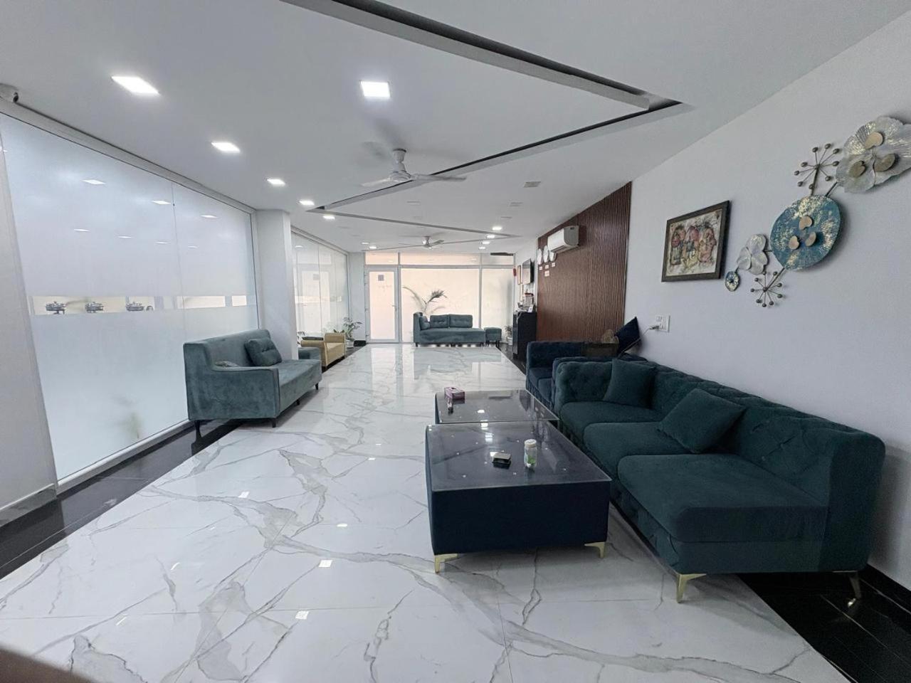Pacific Inn Eco Central Gurgaon Eksteriør bilde
